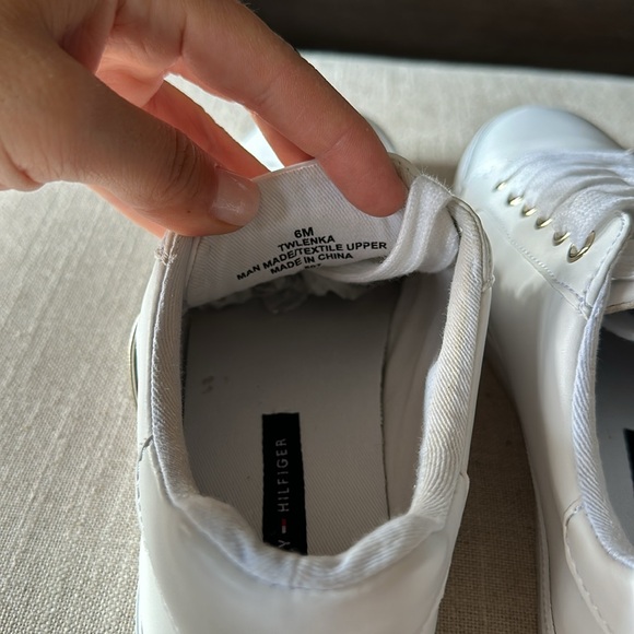 6M Women’s Tommy Hilfiger Sneakers - Picture 5 of 6